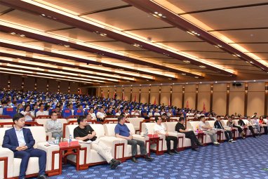 星長征教育戰略升級發布會開幕，桃李云